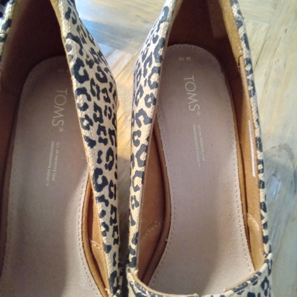 Tom's Michelle Size 10W Peep-Toe Leopard Print 3" Wedge Espadrilles - Picture 3 of 7